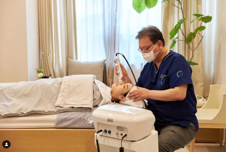 성재영이즈피부과의원's Image