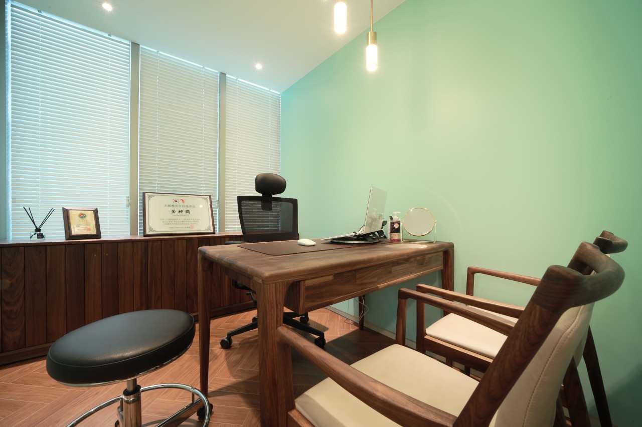 시원성형외과의원's Image