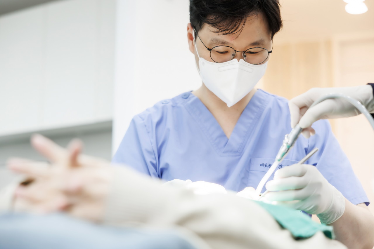 광안리동백나무치과의원's Image