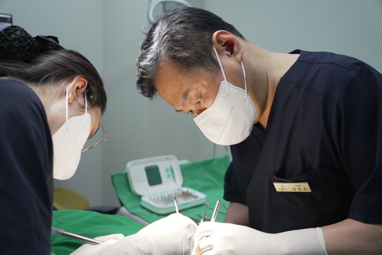 킴스플란트치과의원's Image